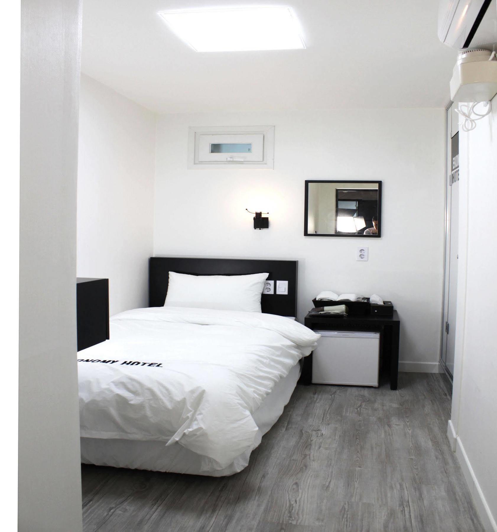 Ekonomy Hotel Dongdaemun Seoul Bagian luar foto