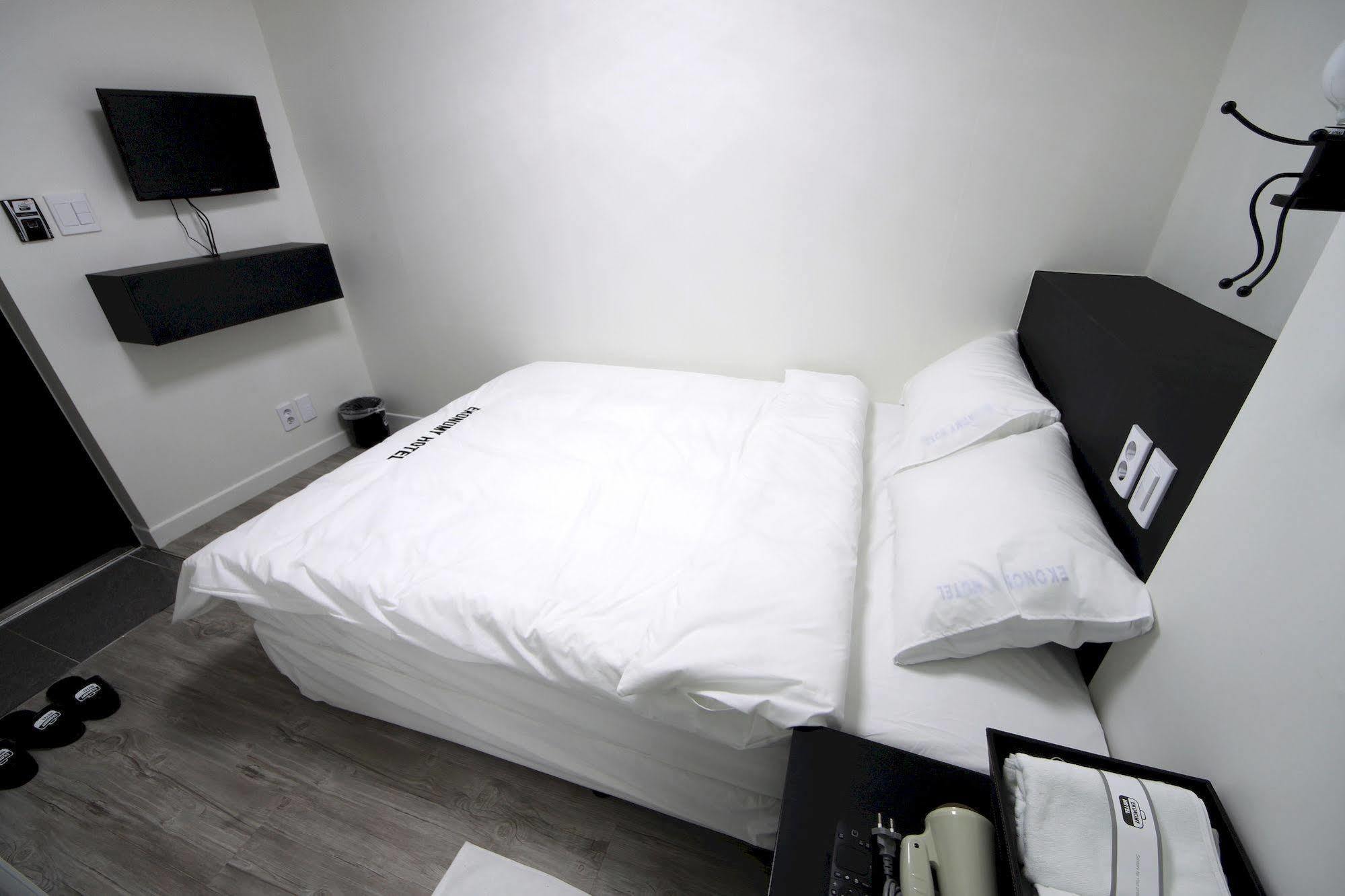Ekonomy Hotel Dongdaemun Seoul Bagian luar foto